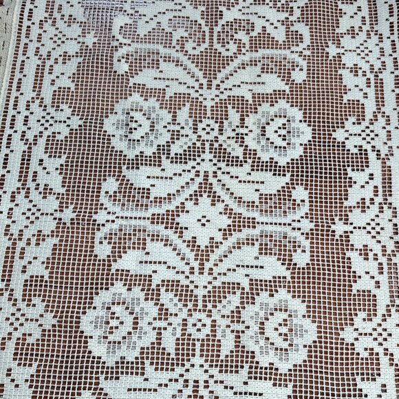 Vintage Handcrafted Crochet Lace Table Runner Floral Pattern 38" x 17" - Picture 2 of 14